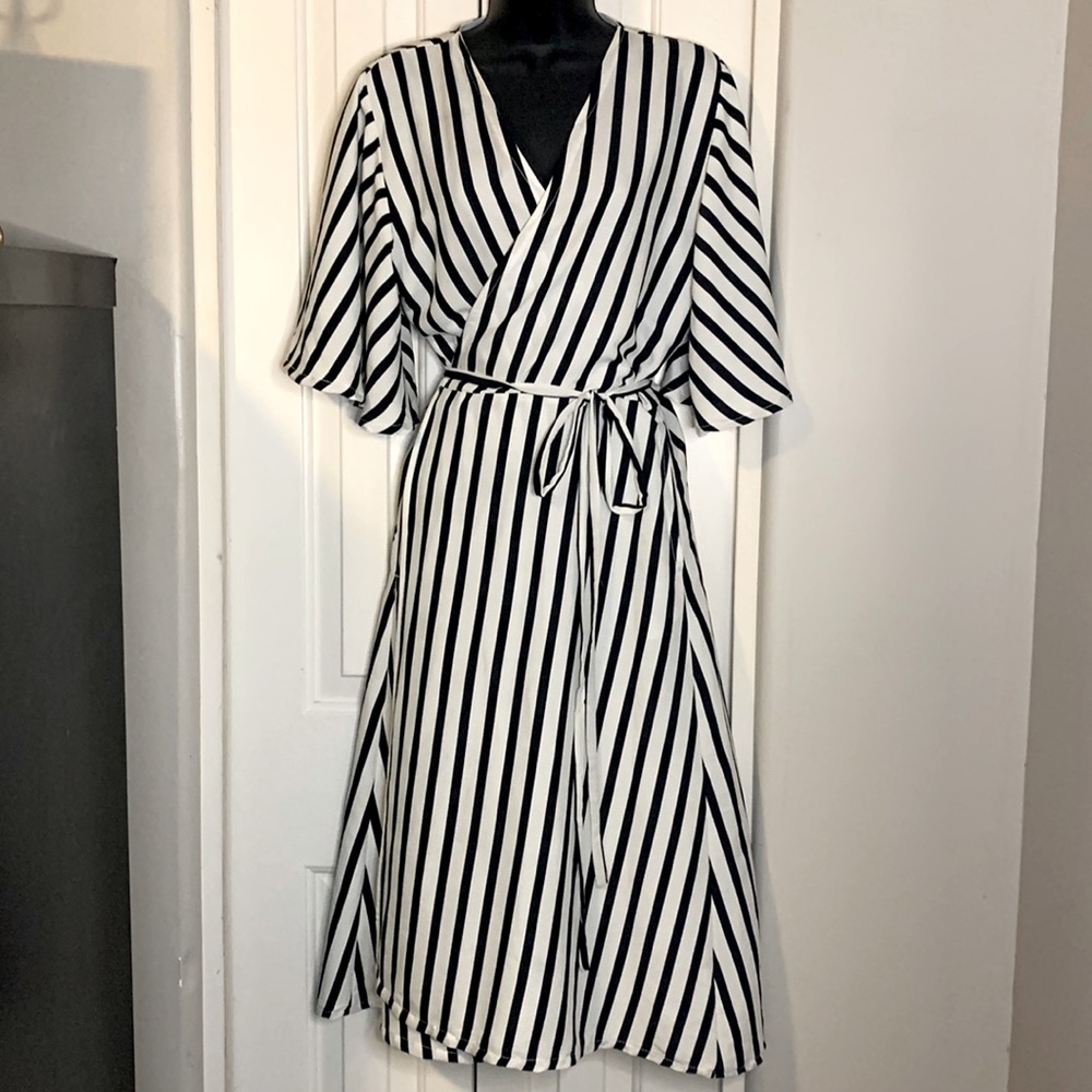VGUC-Conrado Medium B&W striped wrap around sustainable dress